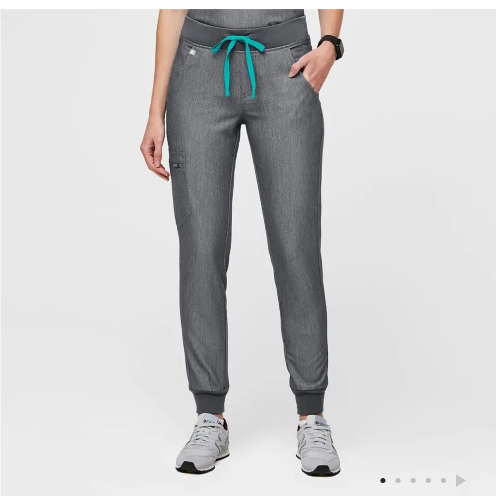 Figs woman’s joggers like new worn once. SZ L/P